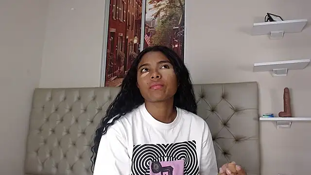 Snapshot of mila_sophia chatting on 11/07/25, 01:55 mila sophia online show from 11/07/25, 01:55