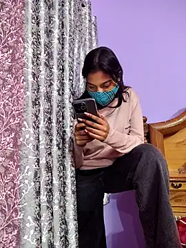 Student12th online show from 11/28/25, 04:42