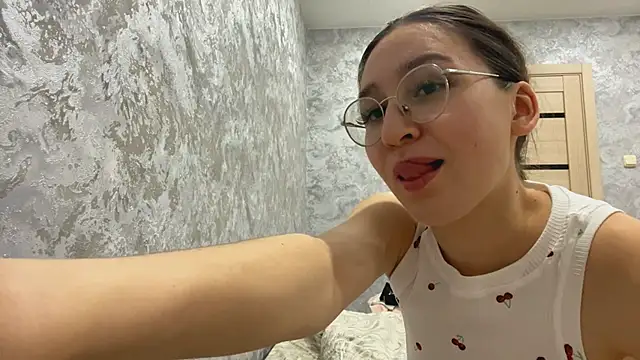 Snapshot of SofiYong chatting on 11/07/25, 04:07 SofiYong online show from 11/07/25, 04:07