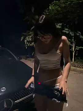 Snapshot of zevellez chatting on 11/08/25, 02:34 zevellez online show from 11/08/25, 02:34