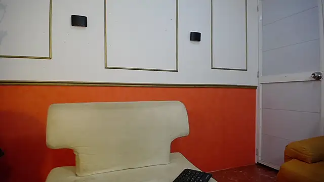 Tessachains 2  online show from 12/05/25, 01:36