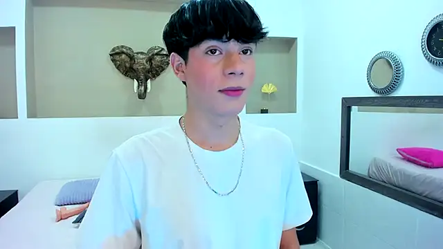 Snapshot of Isaac_Kurtt chatting on 11/07/25, 08:31 Isaac Kurtt online show from 11/07/25, 08:31