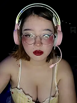 Snapshot of Michi_sauria1 chatting on 11/13/25, 04:00 Michi sauria1 online show from 11/13/25, 04:00