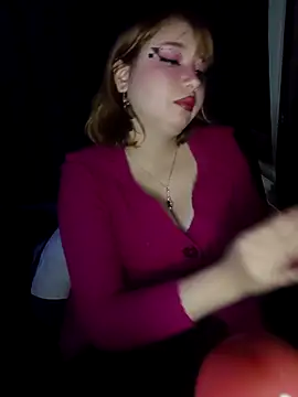 Snapshot of Michi_sauria1 chatting on 11/21/25, 02:43 Michi sauria1 online show from 11/21/25, 02:43