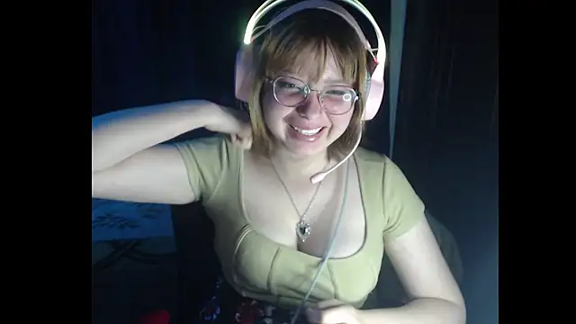 Snapshot of Michi_sauria1 chatting on 11/27/25, 03:41 Michi sauria1 online show from 11/27/25, 03:41