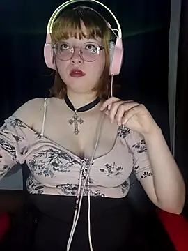 Snapshot of Michi_sauria1 chatting on 11/28/25, 09:39 Michi sauria1 online show from 11/28/25, 09:39