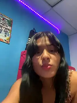 Snapshot of Chiquinquira3 chatting on 11/18/25, 05:01 Chiquinquira3 online show from 11/18/25, 05:01