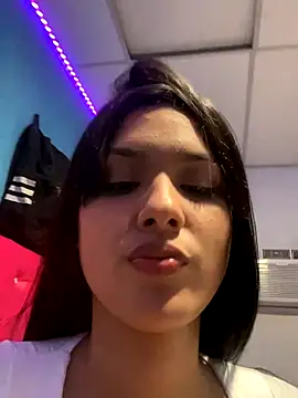 Snapshot of Chiquinquira3 chatting on 11/20/25, 05:18 Chiquinquira3 online show from 11/20/25, 05:18