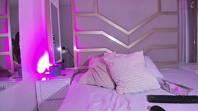 SashaMorelli online show from 12/14/25, 01:38