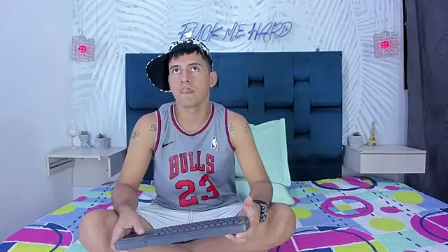 Snapshot of KEVIN_MCKINLEY chatting on 11/07/25, 06:13 KEVIN MCKINLEY online show from 11/07/25, 06:13