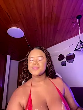 Snapshot of Antonella_boobss chatting on 11/06/25, 03:29 Antonella boobss online show from 11/06/25, 03:29