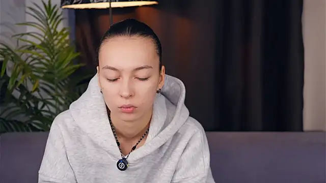 Snapshot of IvetteZermeno chatting on 11/11/25, 10:37 IvetteZermeno online show from 11/11/25, 10:37