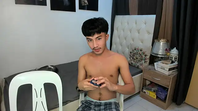 Snapshot of Urloverhardcock chatting on 11/25/25, 04:56 Urloverhardcock online show from 11/25/25, 04:56