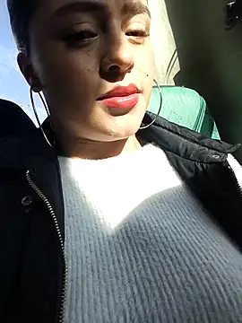 Snapshot of ALEJA__22 chatting on 11/12/25, 12:49 ALEJA 22 online show from 11/12/25, 12:49