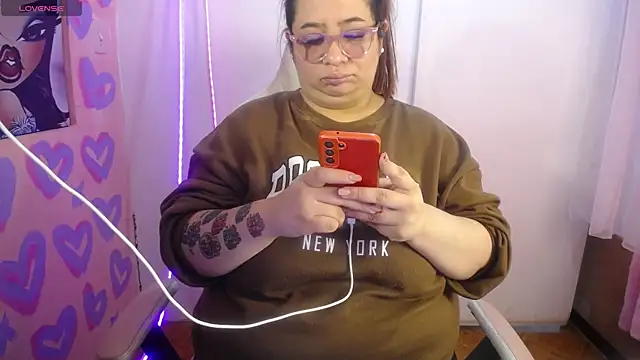 Snapshot of kattybbwbigboobs_ chatting on 01/07/26, 06:43 kattybbwbigboobs online show from 01/07/26, 06:43