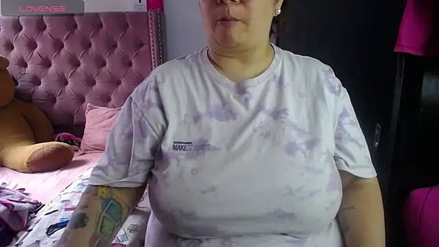 Snapshot of kattybbwbigboobs_ chatting on 05/11/26, 05:32 kattybbwbigboobs online show from 05/11/26, 05:32