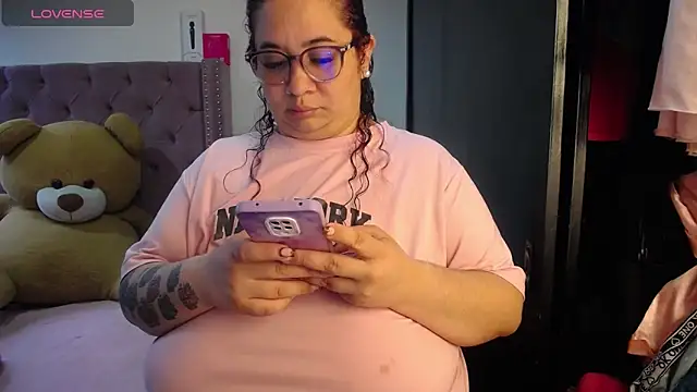 Snapshot of kattybbwbigboobs_ chatting on 06/08/26, 08:31 kattybbwbigboobs online show from 06/08/26, 08:31