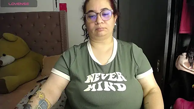 Snapshot of kattybbwbigboobs_ chatting on 06/10/26, 05:39 kattybbwbigboobs online show from 06/10/26, 05:39