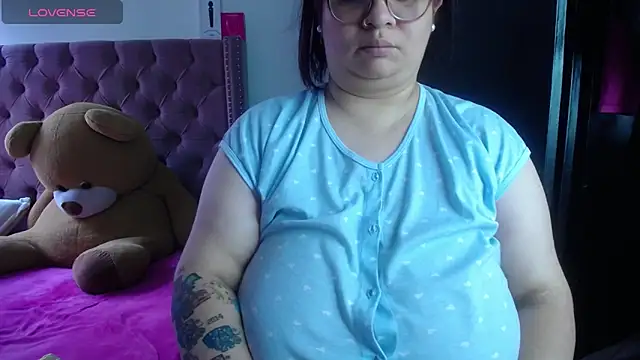 Snapshot of kattybbwbigboobs_ chatting on 06/17/26, 08:21 kattybbwbigboobs online show from 06/17/26, 08:21