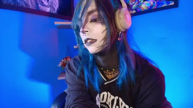 Snapshot of luxiel_ chatting on 03/07/26, 11:24 luxiel online show from 03/07/26, 11:24