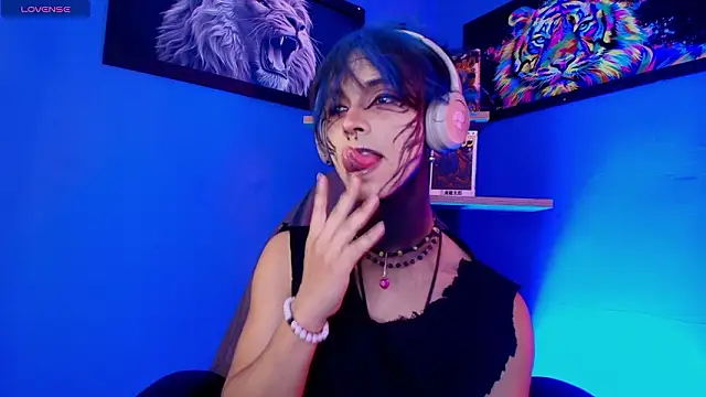 Snapshot of luxiel_ chatting on 03/17/26, 10:46 luxiel online show from 03/17/26, 10:46