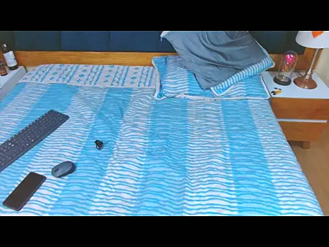 Snapshot of morrigan_luxus2 chatting on 12/13/25, 11:43 morrigan luxus2 online show from 12/13/25, 11:43