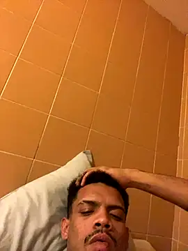 Snapshot of Zactubg chatting on 11/08/25, 06:51 Zactubg online show from 11/08/25, 06:51