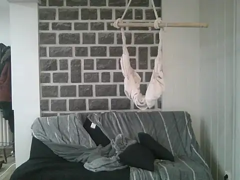 Snapshot of samia42 chatting on 11/21/25, 11:58 samia42 online show from 11/21/25, 11:58