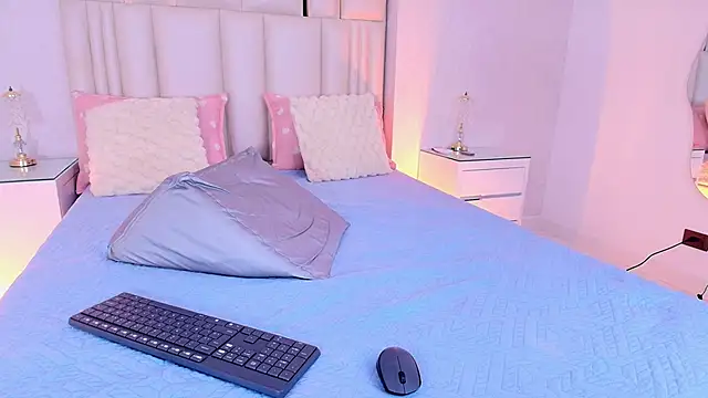 alanarose18 online show from 06/12/26, 07:13