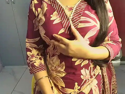 SIMRAN DHILON online show from 11/08/25, 05:18