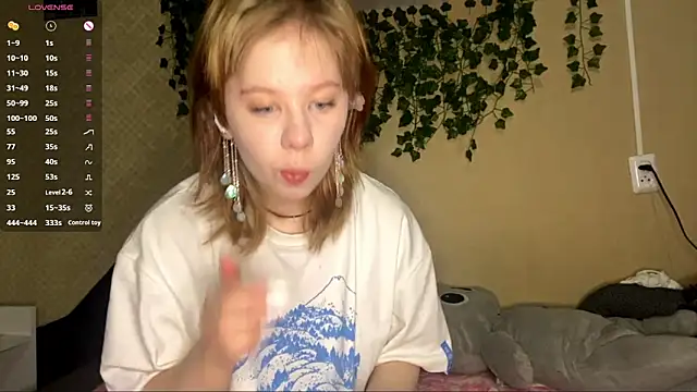 Snapshot of SheritaKohrs chatting on 11/09/25, 04:11 SheritaKohrs online show from 11/09/25, 04:11