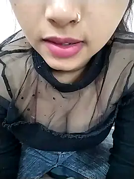 Sexy Divya   online show from 12/17/25, 06:08