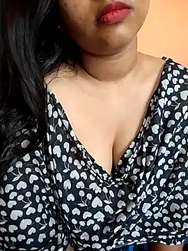 Sexy Divya   online show from 06/04/26, 05:24