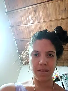 Snapshot of hincaVale090824 chatting on 11/08/25, 12:22 hincaVale090824 online show from 11/08/25, 12:22