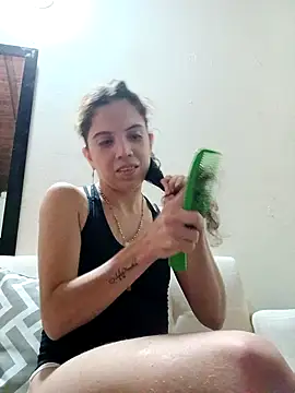 Snapshot of hincaVale090824 chatting on 11/11/25, 03:28 hincaVale090824 online show from 11/11/25, 03:28