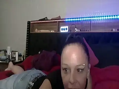 nikkibae33 online show from 06/08/26, 02:45