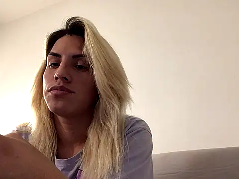 ESTRELLABERECHUCKY online show from 11/20/25, 08:41