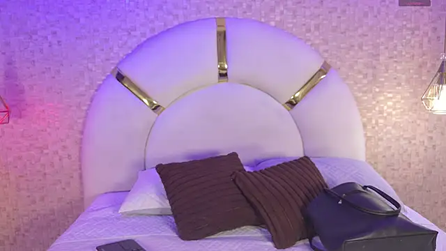 aria sm online show from 11/19/25, 07:14