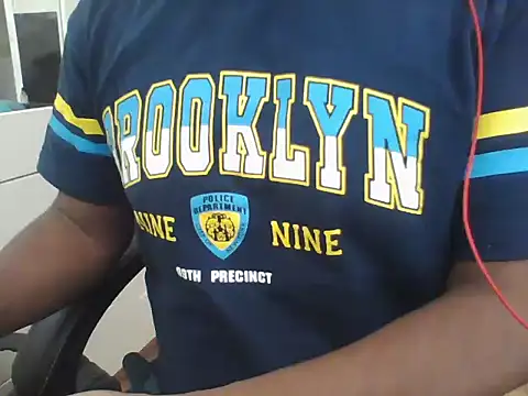 Snapshot of randomstar chatting on 11/08/25, 10:15 randomstar online show from 11/08/25, 10:15