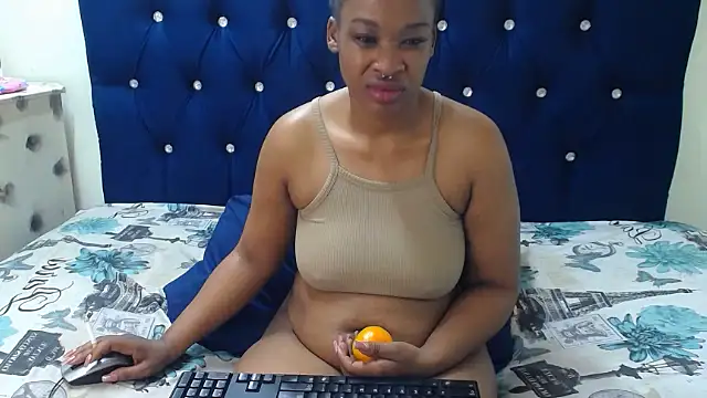 Snapshot of JuiceLips88 chatting on 06/14/26, 01:25 JuiceLips88 online show from 06/14/26, 01:25