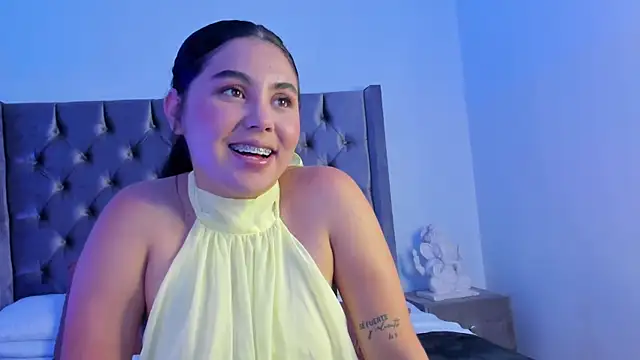 NikkiBotero online show from 11/16/25, 05:40