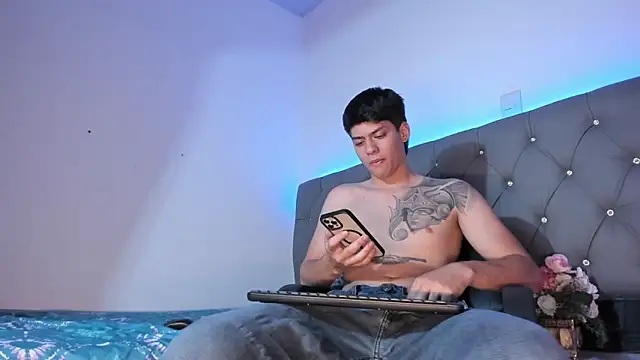 Snapshot of joseph_clark chatting on 11/10/25, 11:53 joseph clark online show from 11/10/25, 11:53