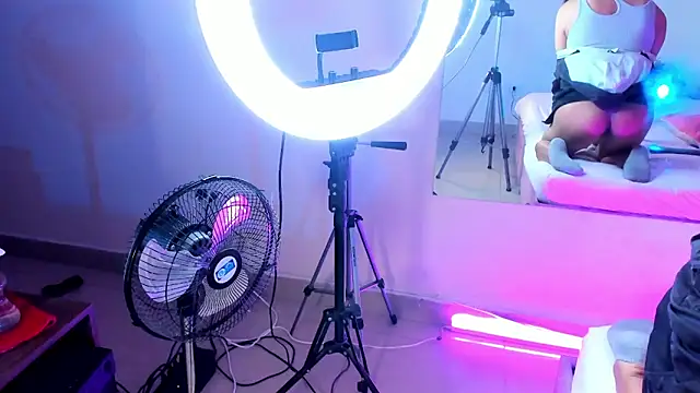 Snapshot of NoaDurand chatting on 12/03/25, 02:52 NoaDurand online show from 12/03/25, 02:52