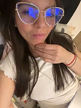 Snapshot of Mariana_Ve chatting on 11/08/25, 03:39 Mariana Ve online show from 11/08/25, 03:39