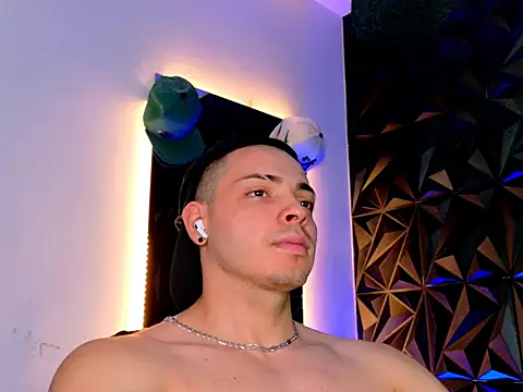 Snapshot of Maxwell_Dupont chatting on 11/13/25, 08:41 Maxwell Dupont online show from 11/13/25, 08:41