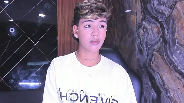 Snapshot of Timmy_Kiing_ chatting on 11/22/25, 08:41 Timmy Kiing online show from 11/22/25, 08:41