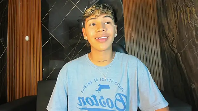 Snapshot of Timmy_Kiing_ chatting on 12/04/25, 08:39 Timmy Kiing online show from 12/04/25, 08:39