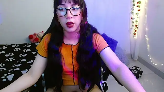 Snapshot of violetasweettt chatting on 11/11/25, 12:32 violetasweettt online show from 11/11/25, 12:32