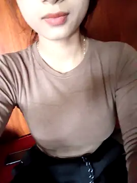 Snapshot of Hini68 chatting on 11/11/25, 04:34 Hini68 online show from 11/11/25, 04:34