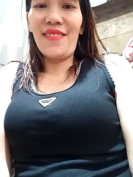 Snapshot of Hini68 chatting on 11/13/25, 11:53 Hini68 online show from 11/13/25, 11:53